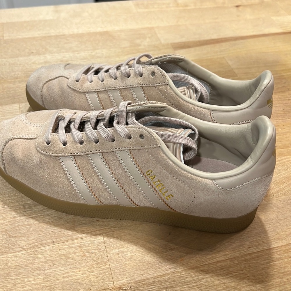 Adidas Gazelle sneaker men’s 4.5 or women’s 6.5 or 7